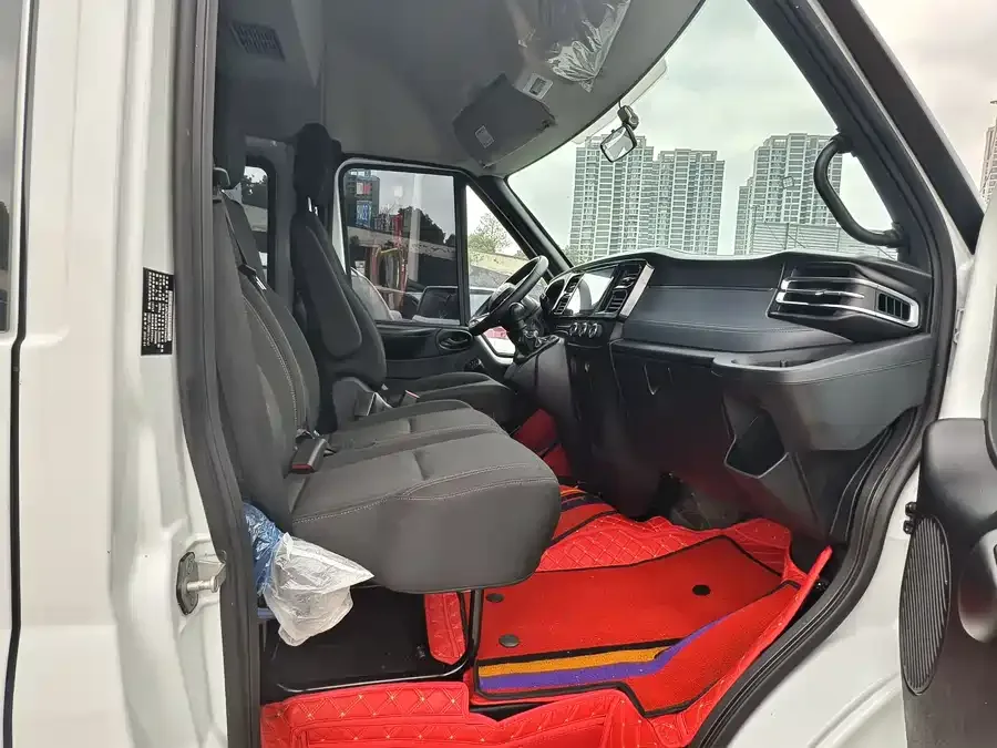 Jiangling Fushun Jiangling Fushun 2025 2.0T 6MT diesel mid-axle mid-top commercial multi-purpose passenger car with 7 seats 2025 — миниатюра 5