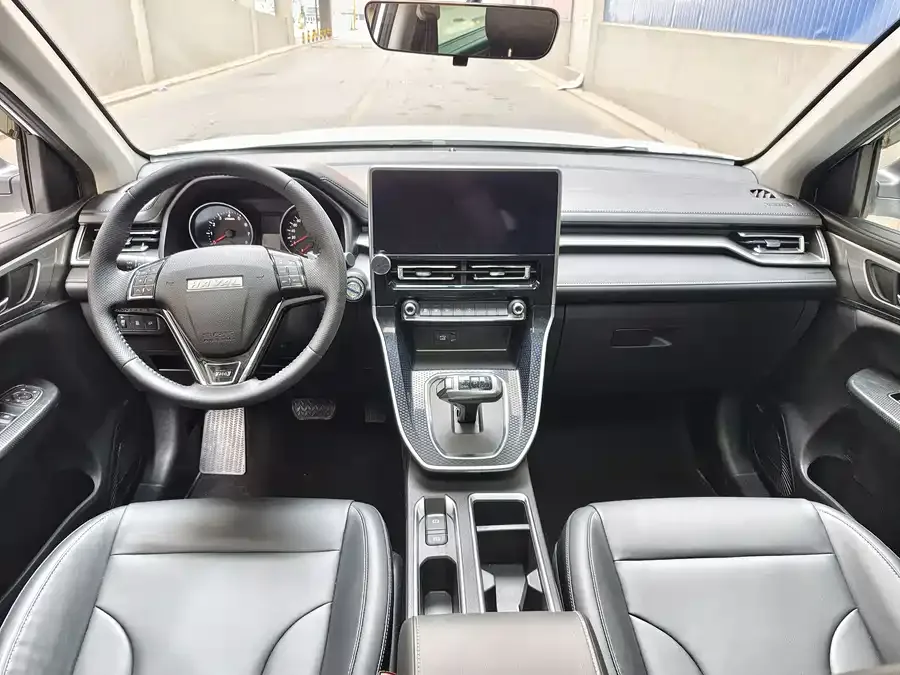 Haval M6 Haval M6 2023 PLUS 1.5T DCT Luxury Smart Connected Edition 2023 — миниатюра 2