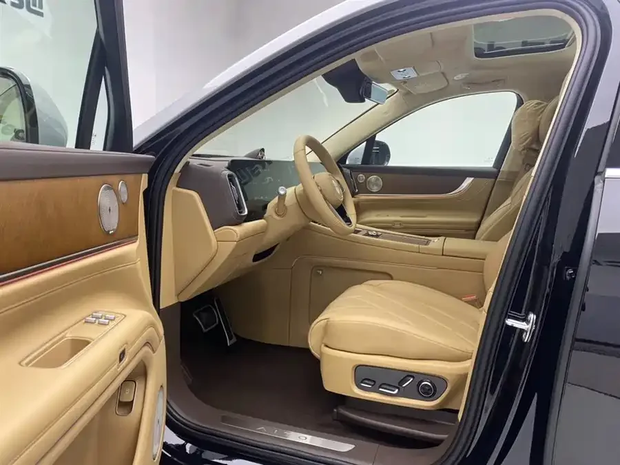 AITO M9 Wenjie M9 2025 Extended Range Ultra Edition 52kWh 6-Seat Version (192-line LiDAR) 2025 — миниатюра 5