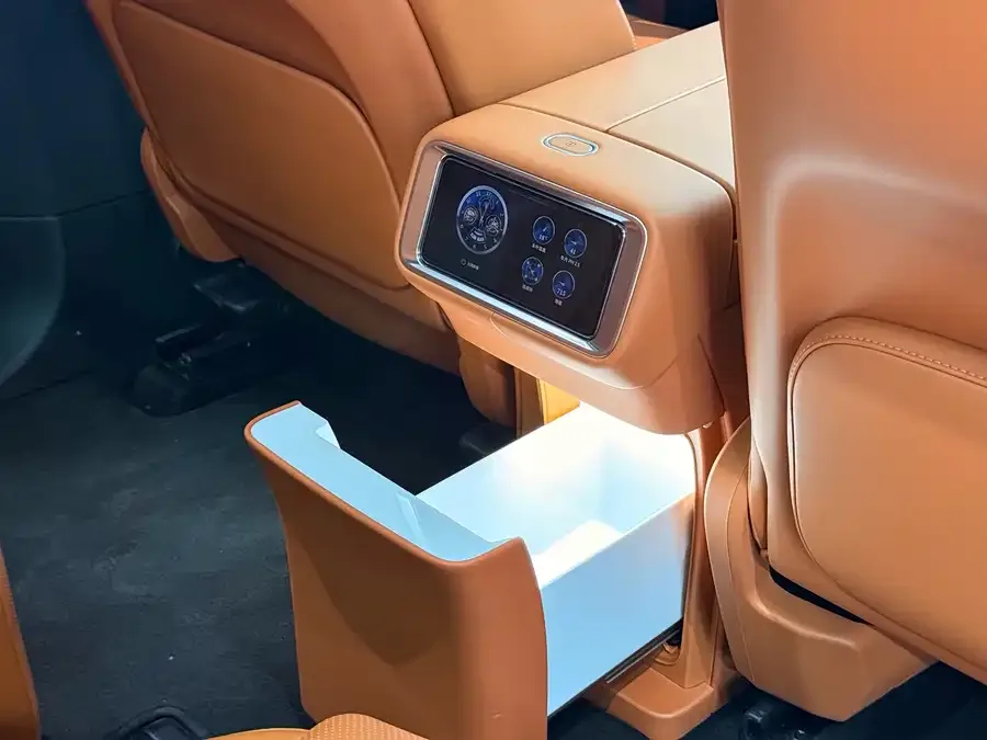 AITO M9 Wenjie M9 2025 Extended Range Max Edition 52kWh 6-Seater (192-line LiDAR) 2025 — миниатюра 3