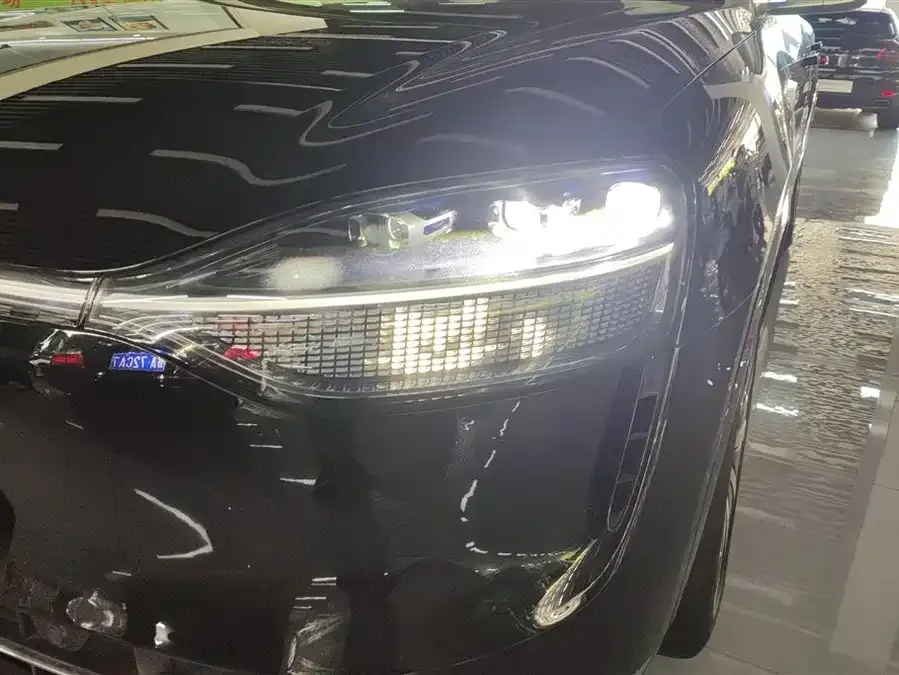 AITO M9 M9 2024 Extended Range Ultra Edition 42kWh 6-seater Edition 2024 — миниатюра 2