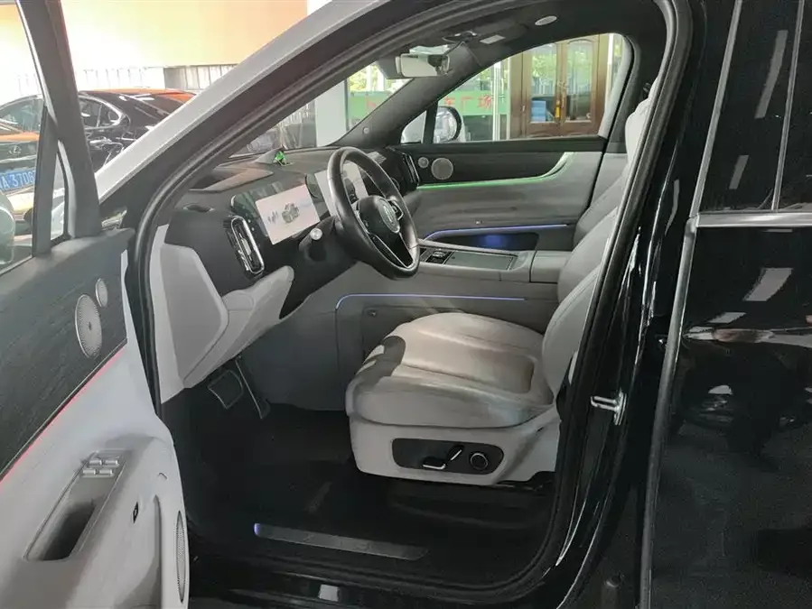 AITO M9 M9 2024 Extended Range Ultra Edition 42kWh 6-seater Edition 2024 — миниатюра 3