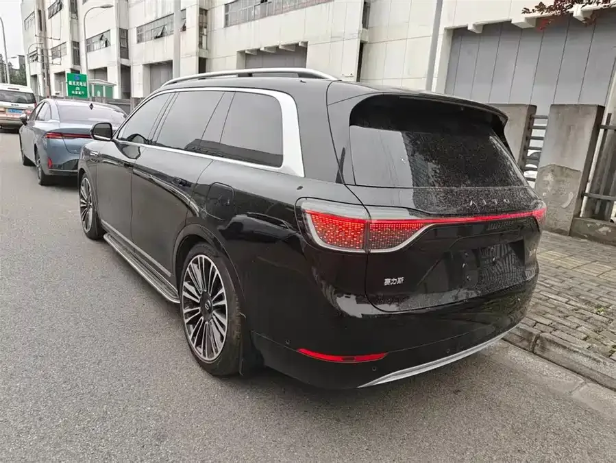 AITO M9 M9 2024 Extended Range Ultra Edition 42kWh 6-seater Edition 2024 — миниатюра 5