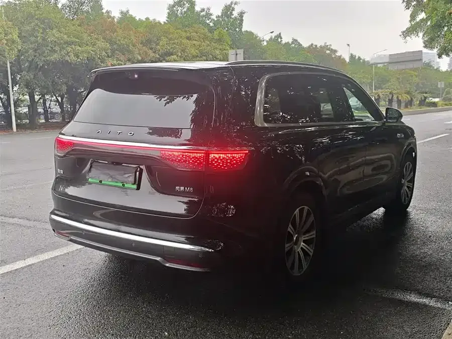 AITO M8 Wenjie M8 2025 Extended Range Max+ Version 53.4kWh 6-Seater (192-line LiDAR) 2025 — миниатюра 2