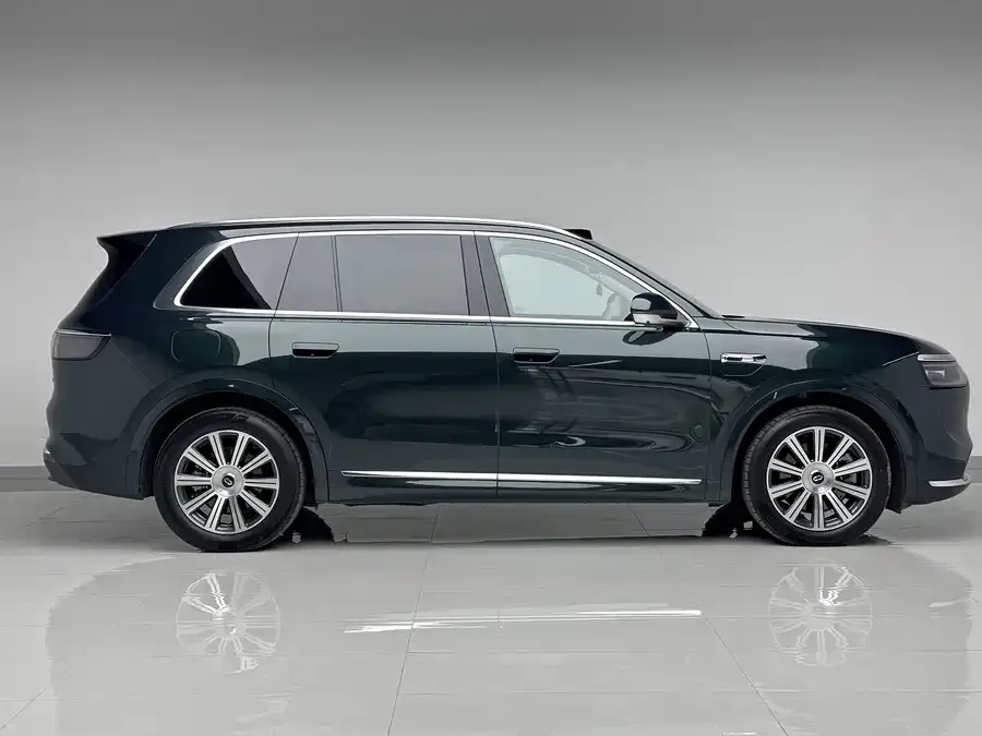 AITO M8 Wenjie M8 2025 Extended Range Max+ Version 53.4kWh 6-Seater (192-line LiDAR) 2025 — миниатюра 2
