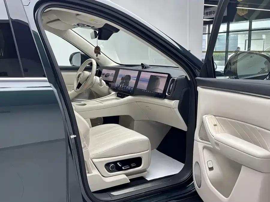 AITO M8 Wenjie M8 2025 Extended Range Max+ Version 53.4kWh 6-Seater (192-line LiDAR) 2025 — миниатюра 4