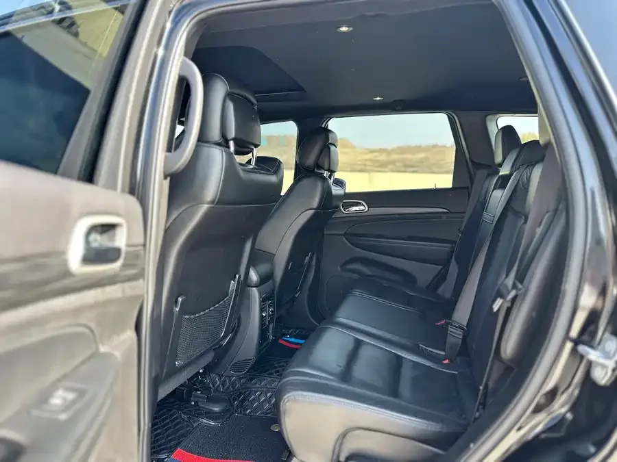 Jeep Grand Cherokee Grand Cherokee (Imported) 2020 3.0L Elite Navigation Edition 2022 — миниатюра 2
