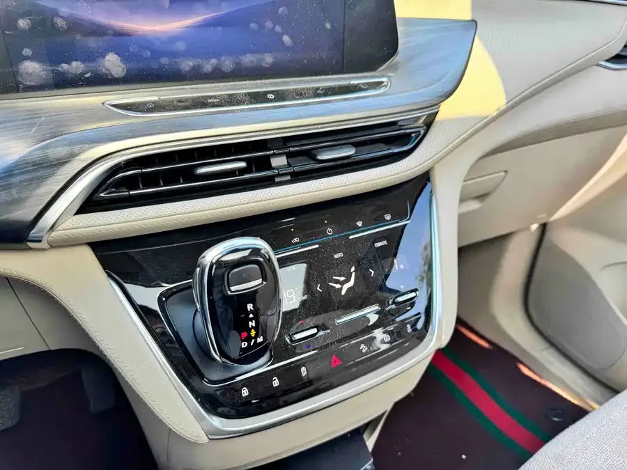 Buick GL8 2023 ES Lu Zun Premium Edition 2023 — миниатюра 5