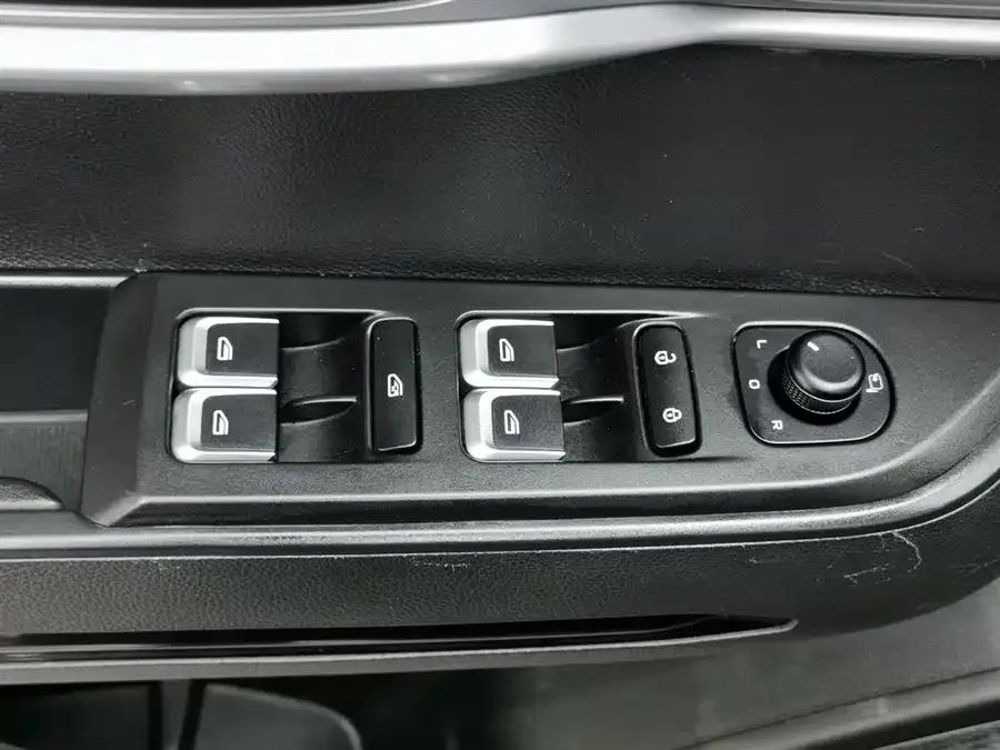 Geely Okavango Haoyue 2022 1.8TD DCT Luxury 7-seater 2023 — миниатюра 3