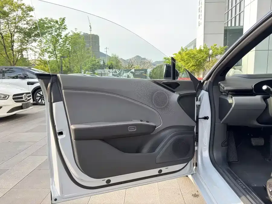 Zeekr 007GT Zeekr 007GT 2025 All-Wheel Drive Smart Edition 75kWh 2025 — миниатюра 3