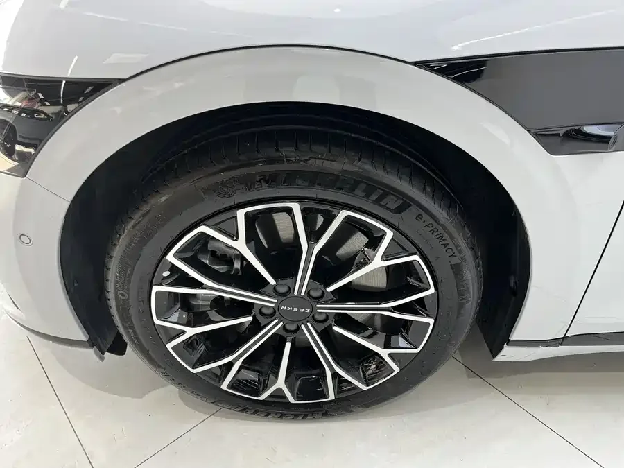 Zeekr 007GT Zeekr 007GT 2025 rear-wheel drive intelligent driving version 75kWh 2026 — миниатюра 4