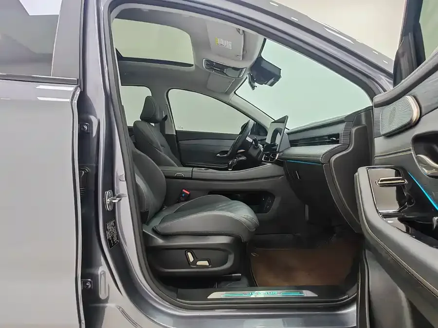 Jetour X90 C-DM Jetour X90 C-DM 2025 Luxury Edition 5-seater 2025 — миниатюра 3