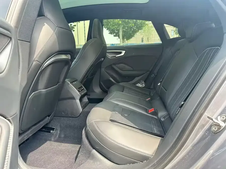 Audi A5L Sportback 2026 TFSI 150kW Luxury Edition 2025 — миниатюра 2
