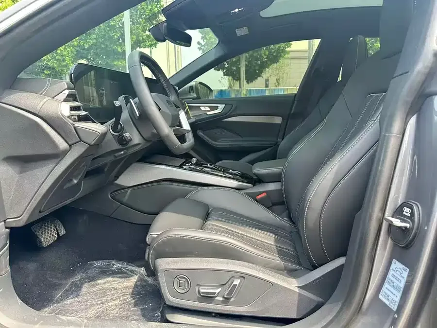 Audi A5L Sportback 2026 TFSI 150kW Luxury Edition 2025 — миниатюра 4