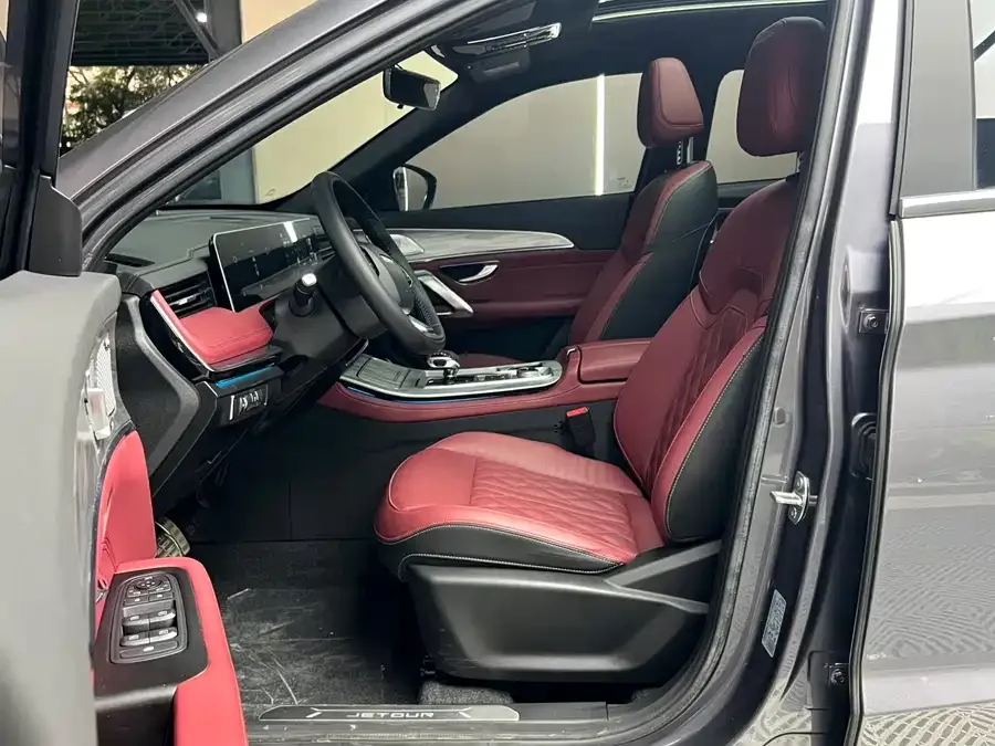 Jetour X70 PLUS JETOUR X70 PLUS 2024 Champion Edition 1.5T DCT Champion PRO 5 Seaters 2024 — миниатюра 3