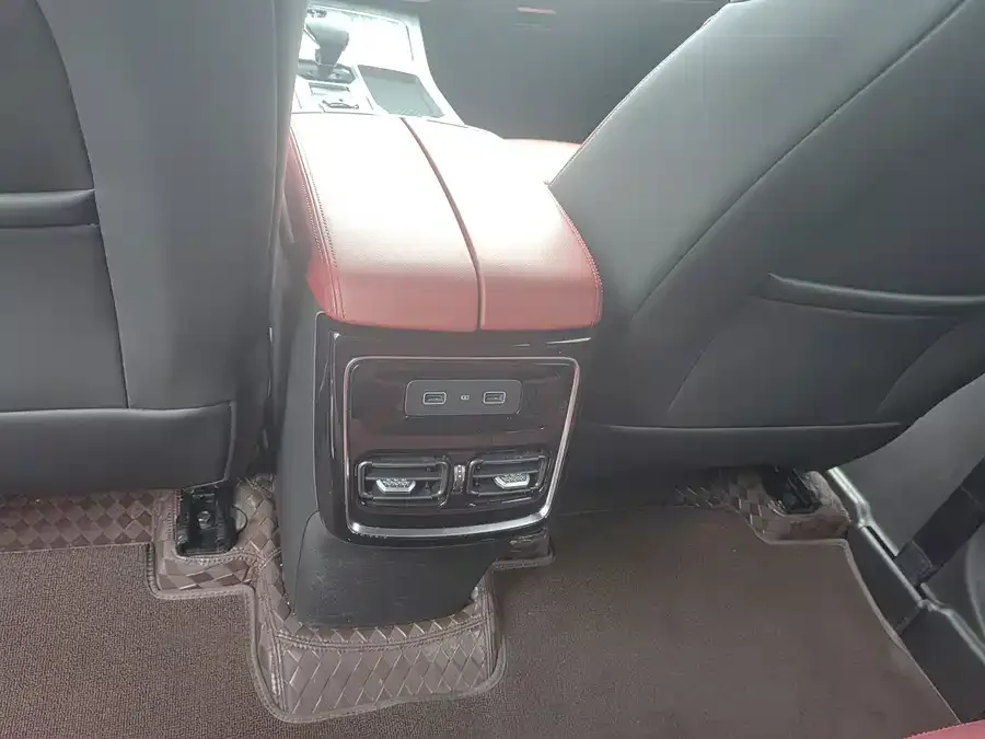 Jetour X70 PLUS JETOUR X70 PLUS 2023 1.5T DCT Ziqiang PRO 7-seater 2023 — миниатюра 3