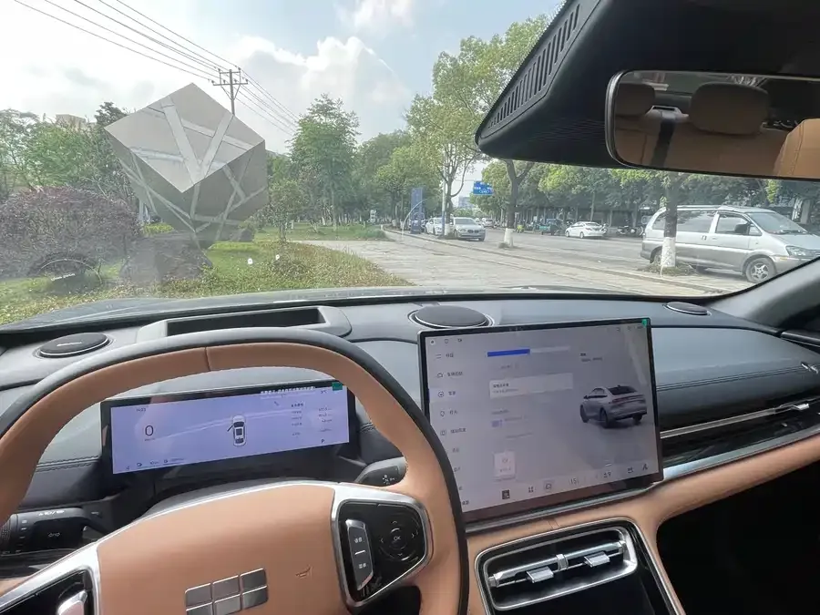 Geely Galaxy A7 Galaxy A7 2025 EM-i 150km Starship Edition 2025 — миниатюра 5