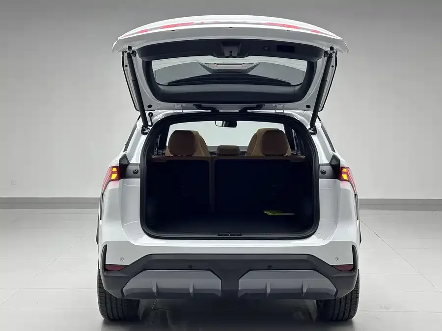 Geely Galaxy L7 Galaxy L7 2025 EM-i 115km Exploration+ Edition 2025 — миниатюра 3