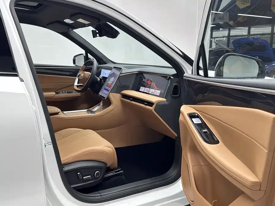 Geely Galaxy L7 Galaxy L7 2025 EM-i 115km Exploration+ Edition 2025 — миниатюра 5