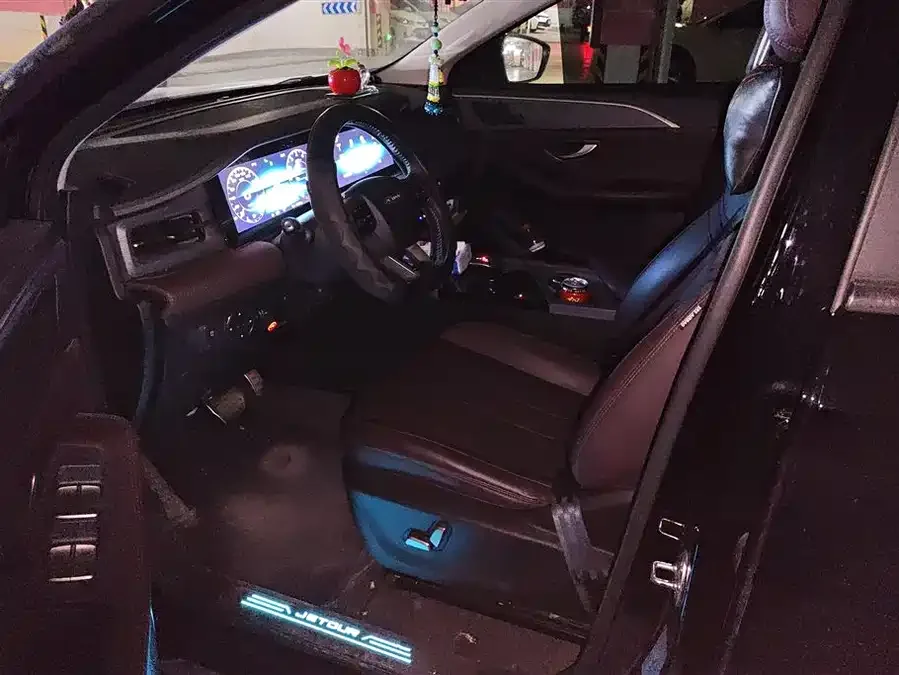 Jetour X90 PLUS JETOUR X90 PLUS 2024 1.6TD DCT Villa PRO 7 Seaters 2024 — миниатюра 3