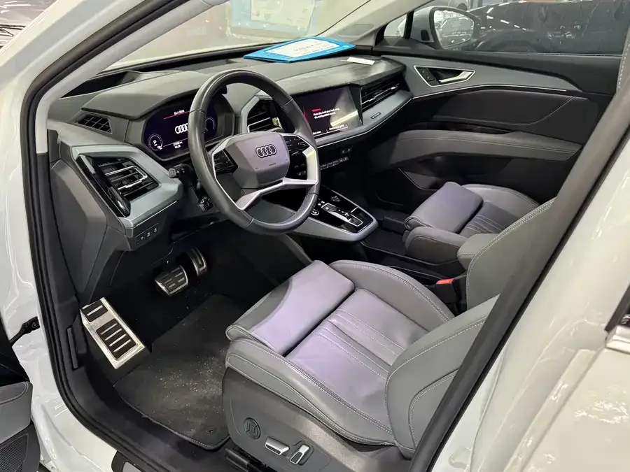 Audi Q5 e-tron 2023 40 e-tron Starry Edition Clothing Set 2025 — миниатюра 3