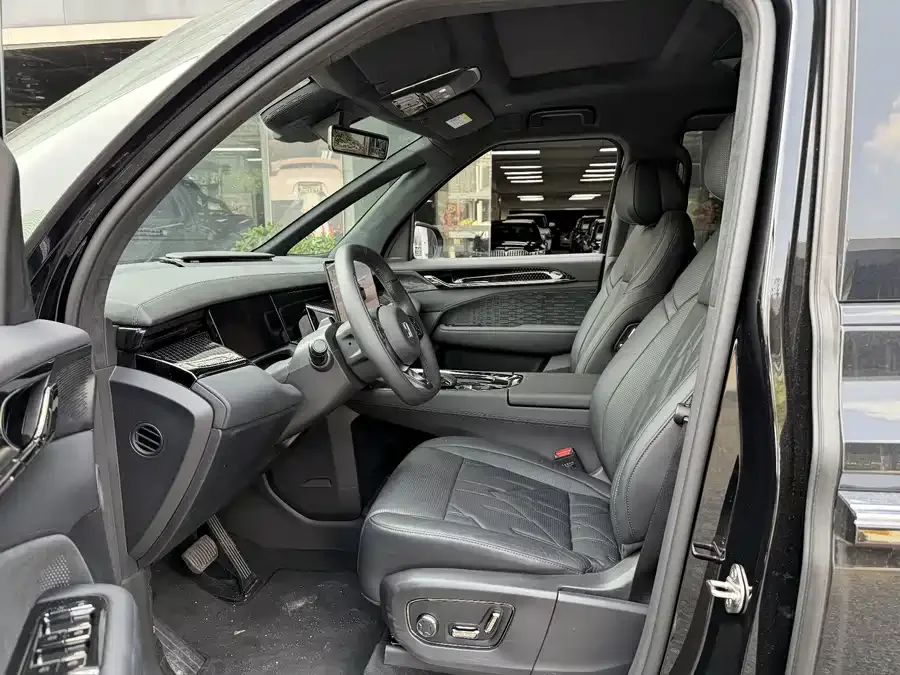 Zeekr 009 Zeekr 009 2024 six-seat executive version four-wheel drive 108kWh 2025 — миниатюра 4