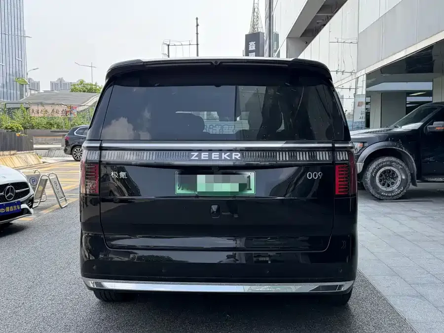 Zeekr 009 Zeekr 009 2024 six-seat executive version four-wheel drive 108kWh 2025 — миниатюра 5
