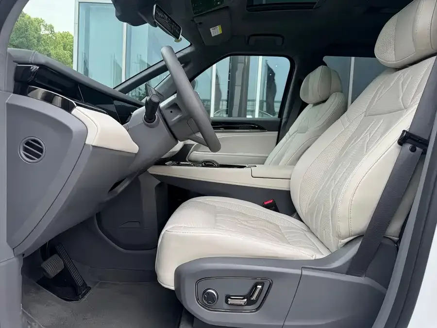 Zeekr 009 Zeekr 009 2024 seven-seat aisle version four-wheel drive 108kWh 2025 — миниатюра 3