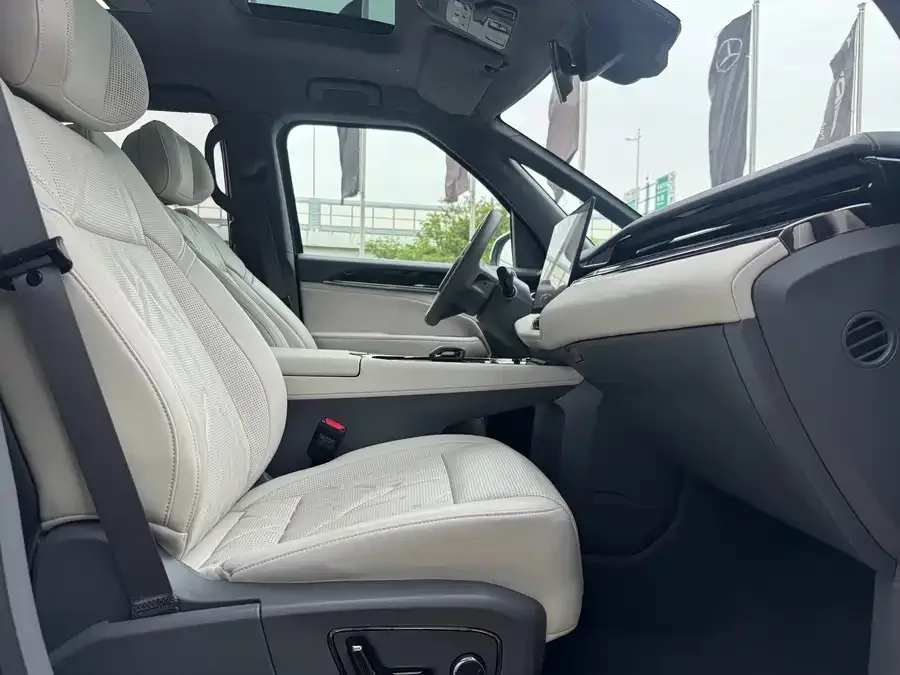 Zeekr 009 Zeekr 009 2024 seven-seat aisle version four-wheel drive 108kWh 2025 — миниатюра 5