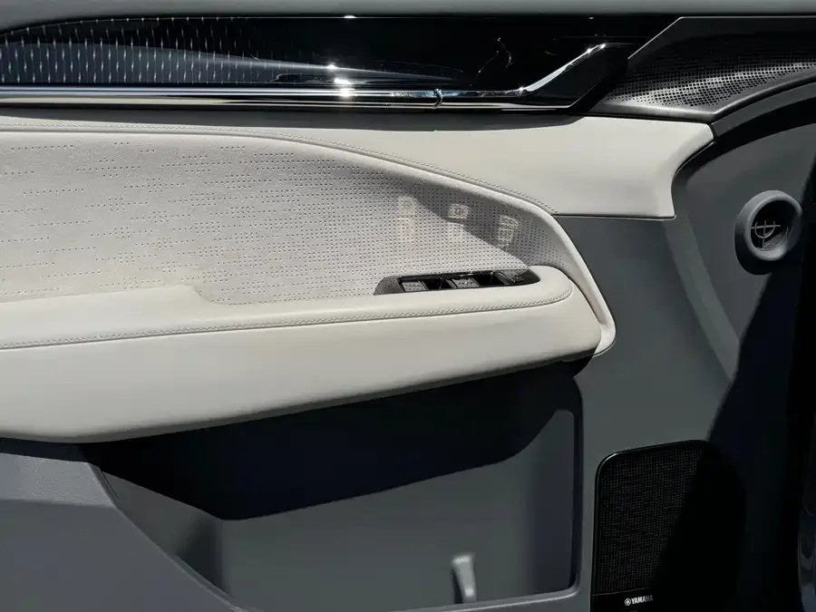Zeekr 009 Zeekr 009 2024 seven-seat aisle version four-wheel drive 108kWh 2025 — миниатюра 3