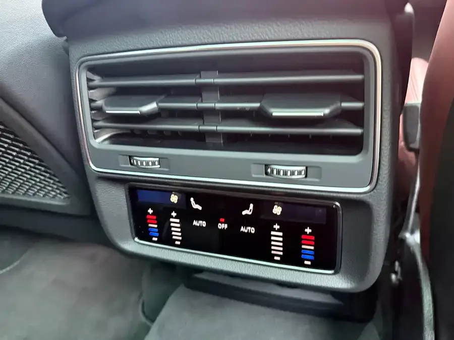 Audi SQ7 2024 4.0 TFSI 2025 — миниатюра 4
