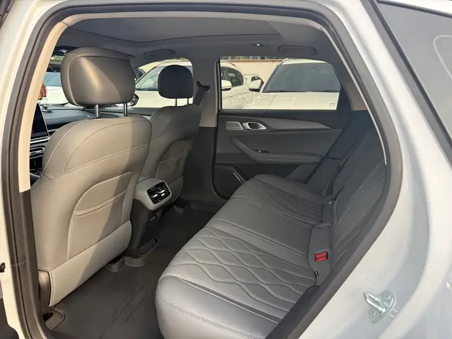 Geely Galaxy A7 Galaxy A7 2026 EM-i 150km Enjoy Edition 2026 — миниатюра 4