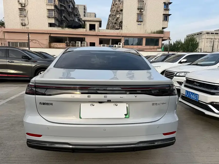 Geely Galaxy A7 Galaxy A7 2026 EM-i 150km Enjoy Edition 2026 — миниатюра 5