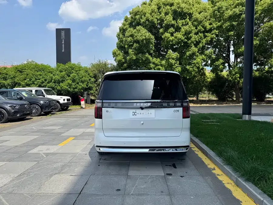 Zeekr 009 Zeekr 009 2024 seven-seat aisle version four-wheel drive 108kWh 2025 — миниатюра 5