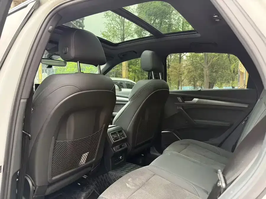 Audi Q5L Sportback 2024 40 TFSI luxury model 2024 — миниатюра 2
