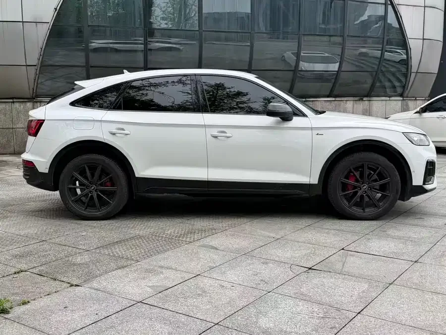 Audi Q5L Sportback 2024 40 TFSI luxury model 2024 — миниатюра 3