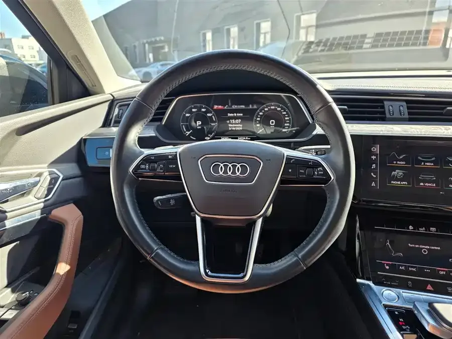 Audi e-tron 2019 55 quattro Fashion Edition 2022 — миниатюра 2