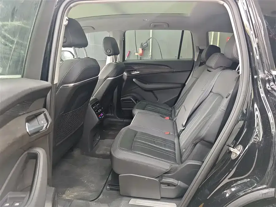 Audi Q6 2024 40 TFSI quattro Guanyun Style Yulin Package 7 Seats 2024 — миниатюра 4