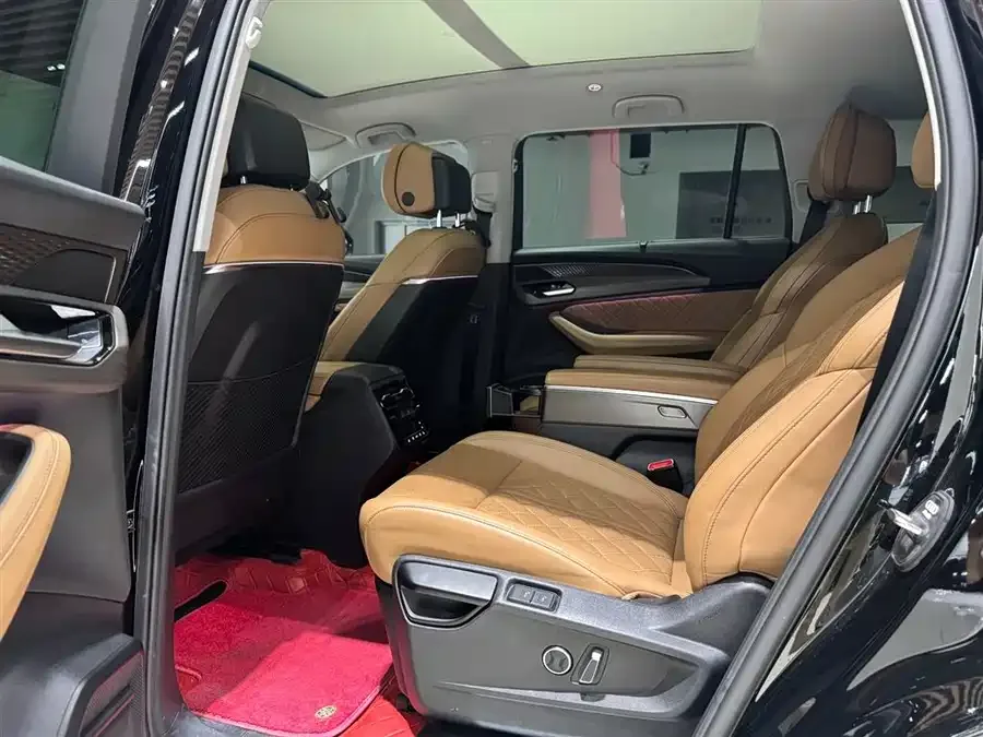 Audi Q6 2024 45 TFSI quattro Qiyun Yulin Package 6 Seaters 2024 — миниатюра 4