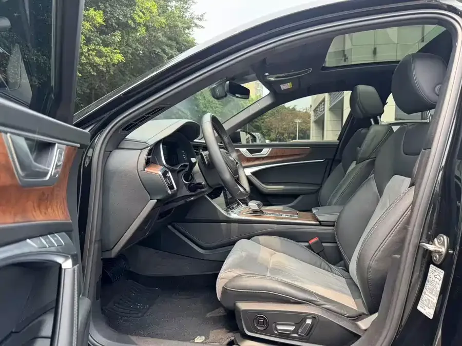 Audi A6L 2023 45 TFSI quattro exclusive dynamic model 2022 — миниатюра 2