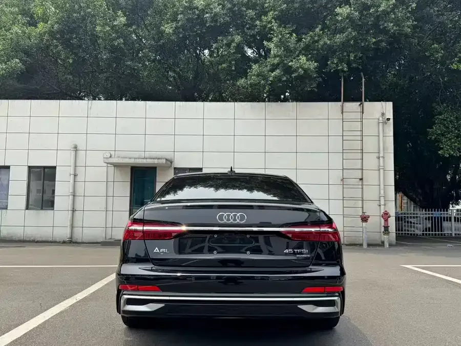 Audi A6L 2023 45 TFSI quattro exclusive dynamic model 2022 — миниатюра 3