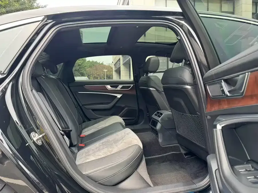 Audi A6L 2023 45 TFSI quattro exclusive dynamic model 2022 — миниатюра 4