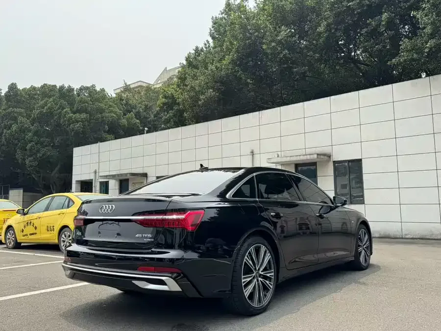 Audi A6L 2023 45 TFSI quattro exclusive dynamic model 2022 — миниатюра 5