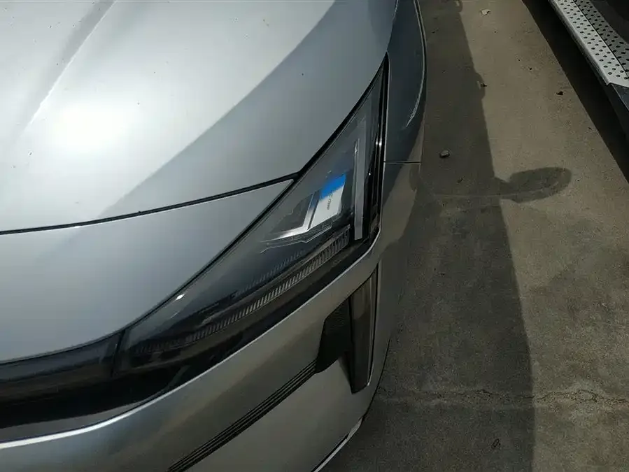 Geely Galaxy L6 Galaxy L6 2025 EM-i 140km Starship Edition 2025 — миниатюра 2