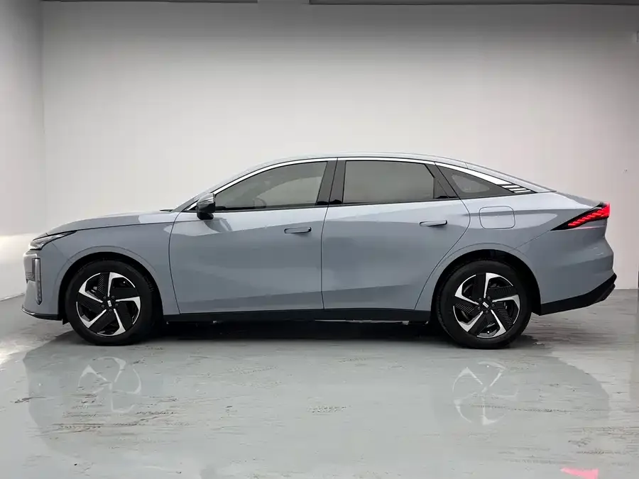 Geely Galaxy L6 Galaxy L6 2023 125km MAX 2024 — миниатюра 3