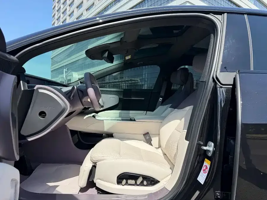 Avatr 12 Avita 12 2026 Ultra All-Electric 4WD 2025 — миниатюра 3