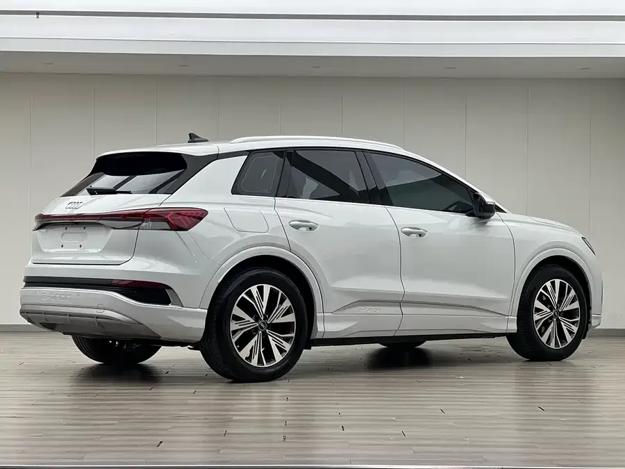 Audi Q4 e-tron 2024 40 e-tron Creative Edition 2024 — миниатюра 2
