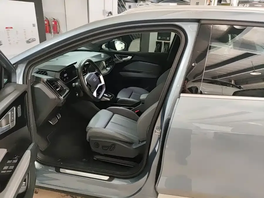 Audi Q4 e-tron 2024 40 e-tron Creative Edition 2025 — миниатюра 2