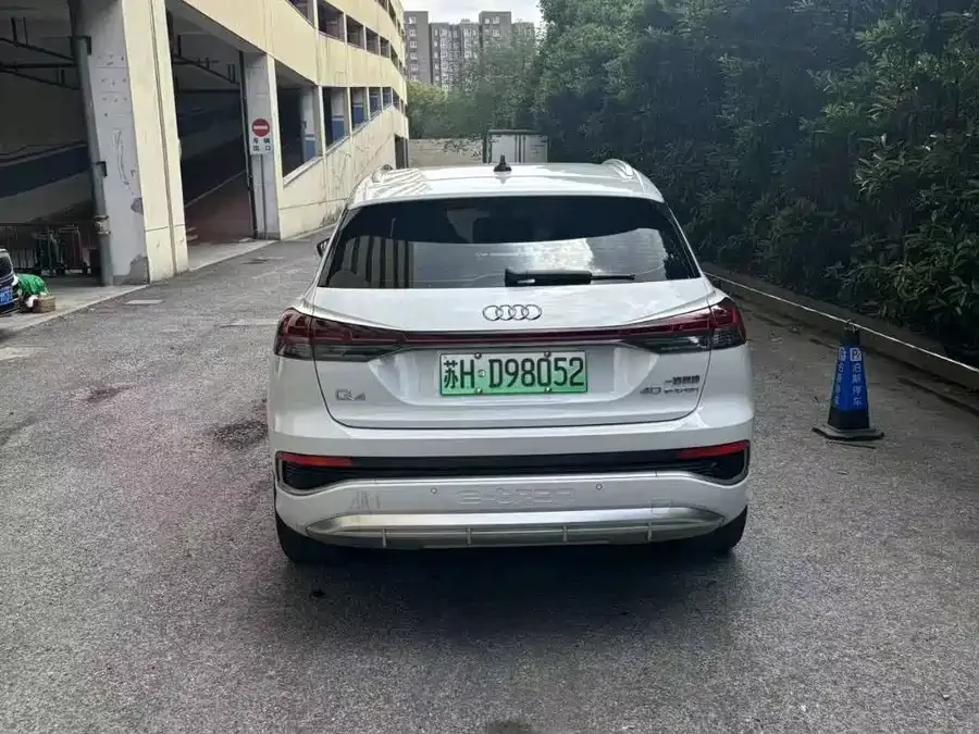 Audi Q4 e-tron 2023 40 e-tron Creative Edition 2023 — миниатюра 2