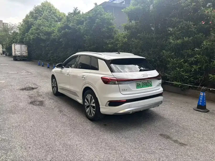 Audi Q4 e-tron 2023 40 e-tron Creative Edition 2023 — миниатюра 4